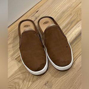 Woman’s UGG slip on sneakers